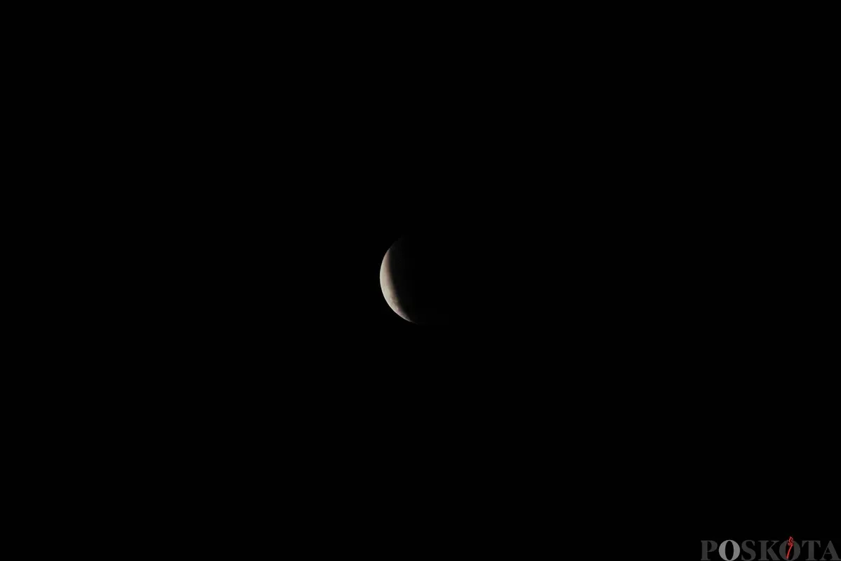 Gerhana bulan total terlihat dari Kompleks Observatorium Bosscha, Lembang, Kabupaten Bandung Barat, Jawa Barat, Senin, 8 September 2025. (Sumber: Poskota/Bilal Nugraha Ginanjar)