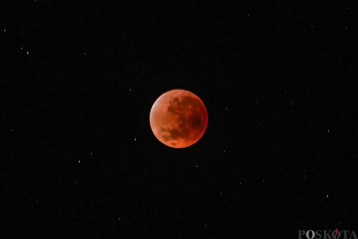 Gerhana bulan total terlihat dari Kompleks Observatorium Bosscha, Lembang, Kabupaten Bandung Barat, Jawa Barat, Senin, 8 September 2025. (Sumber: Poskota/Bilal Nugraha Ginanjar)