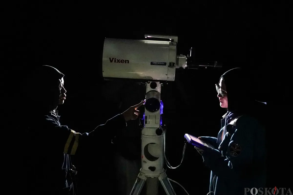 Gerhana bulan total terlihat dari Kompleks Observatorium Bosscha, Lembang, Kabupaten Bandung Barat, Jawa Barat, Senin, 8 September 2025. (Sumber: Poskota/Bilal Nugraha Ginanjar)