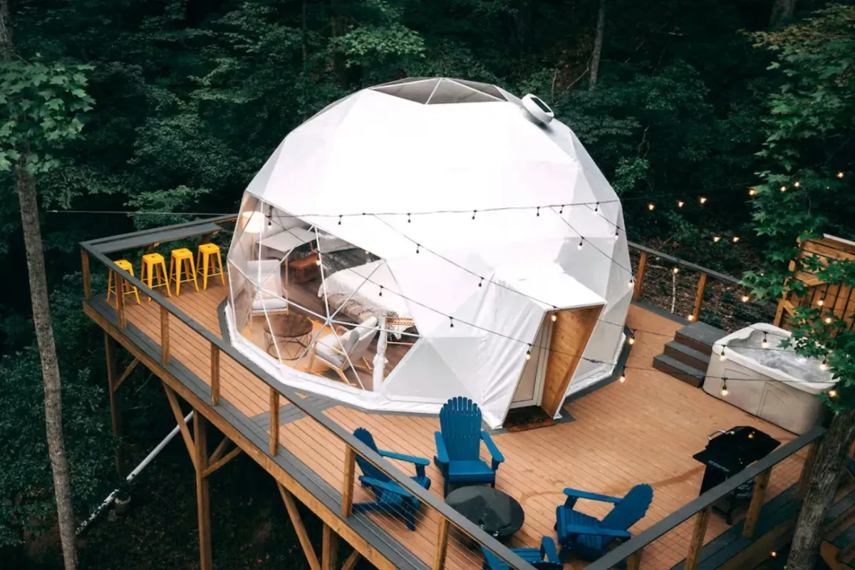Ilustrasi glamping di Bogor. (Sumber: AirBNB)