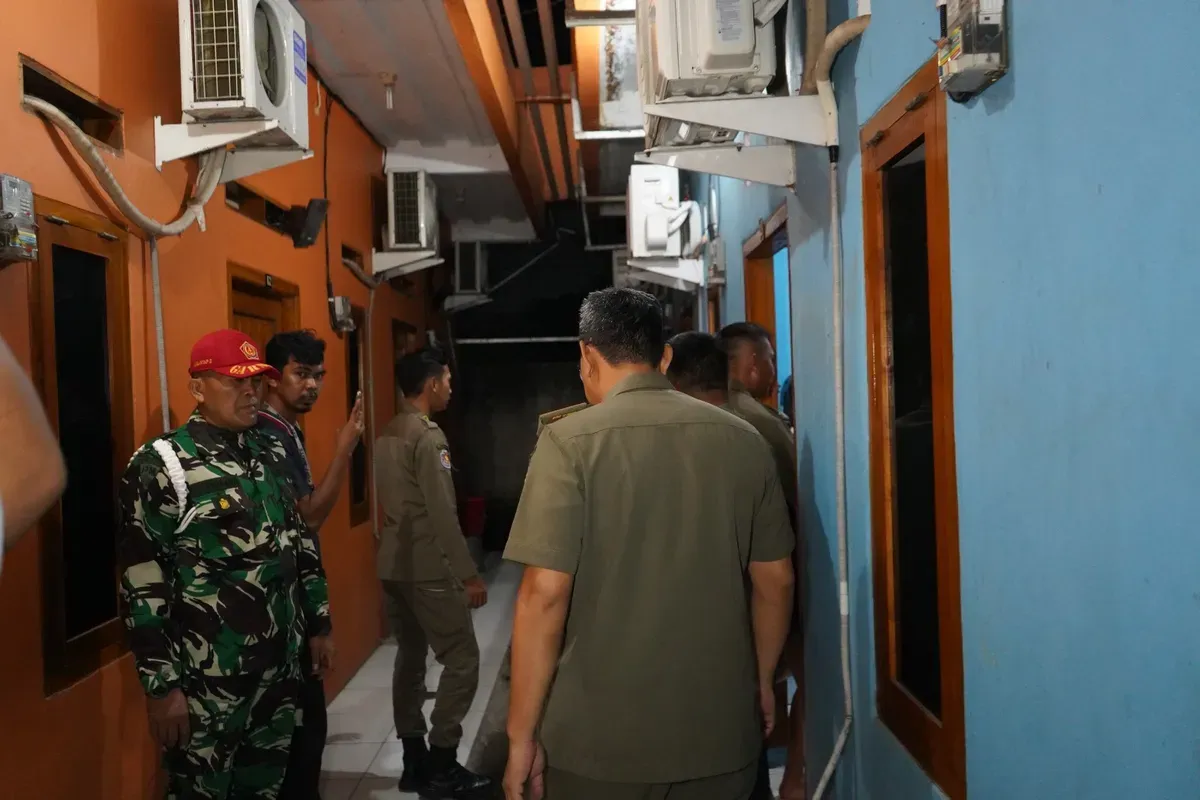 Satpol PP Kabupaten Bogor merazia PSK di sejumlah indekos dan kontrakan di wilayah Kabupaten Bogor. (Sumber: Dok. Satpol PP Kabupaten Bogor)