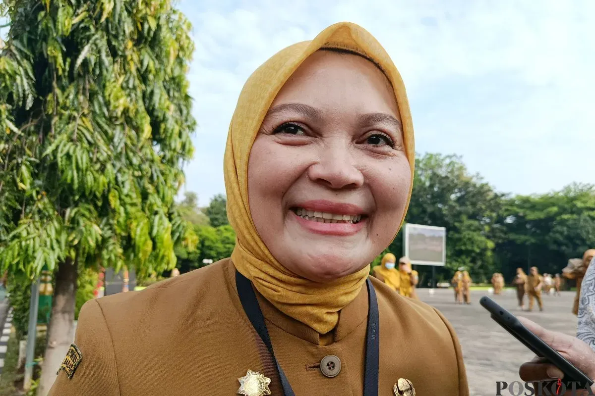 Sekretaris Dewan DPRD Kota Bekasi, Lia Erliani menegaskan pihaknya mengacu Perwal terkait besaran tunjangan rumah, Selasa, 9 September 2025. (Sumber: Poskota/Nurpini Aulia Rapika)