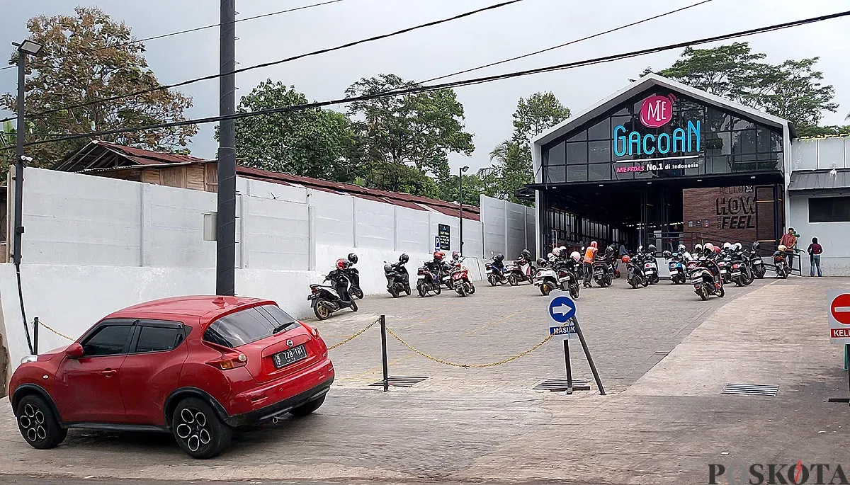 Suasana di restoran Mie Gacoan, Kelurahan Kadumerak, Kecamatan Karangtanjung, Pandeglang. (Sumber: POSKOTA | Foto: Samsul Fatoni)