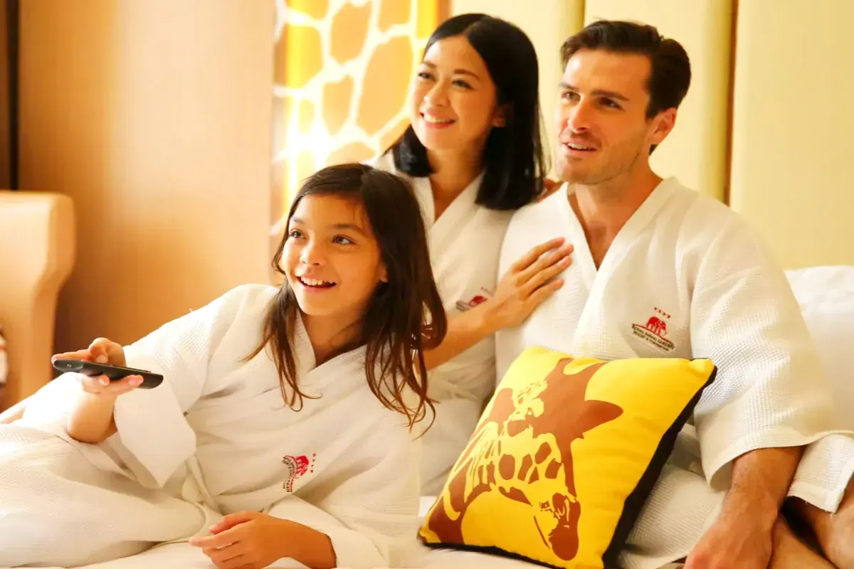 Ilustrasi staycation bersama keluarga. (Sumber: Taman Safari)