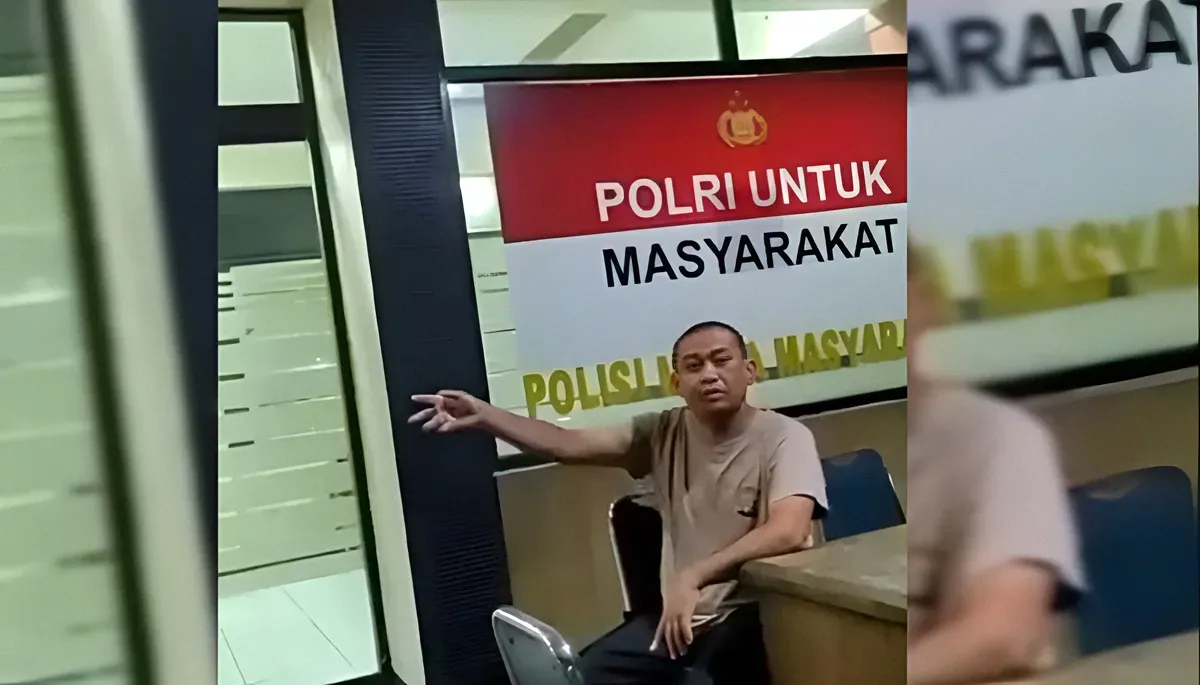 Seorang oknum anggota Polsek Cikarang Utara viral usai terekam menolak laporan warga yang hendak menyerahkan pelaku maling motor. (Sumber: Dokumentasi istimewa)