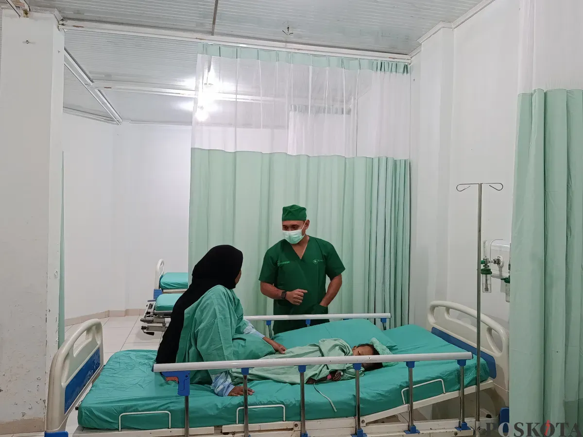 RS Pinna Bekasi menggelar bakti sosial operasi bibir sumbing gratis, Rabu 10 September 2025. Sebanyak 15 pasien dari berbagai daerah berhasil menjalani operasi setelah melewati proses skrining. (Sumber: Poskota/Nurpini Aulia Rapika)