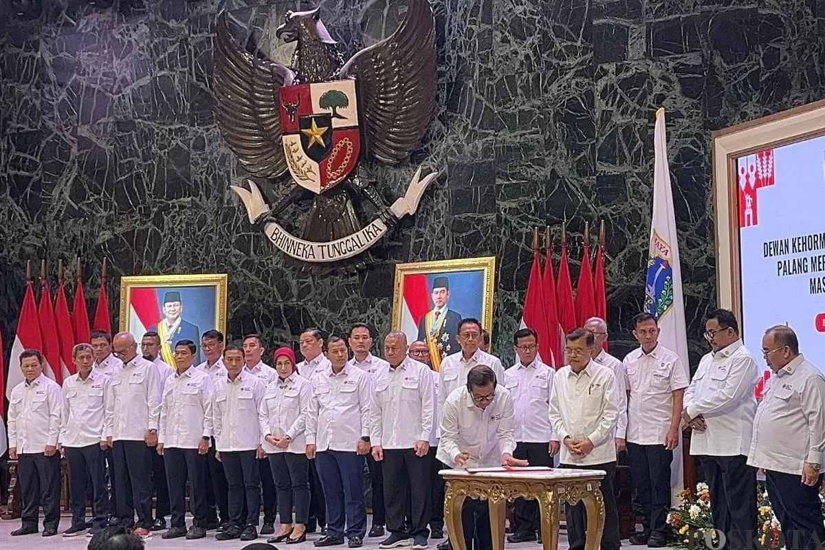 Ketua Umum PMI, Jusuf Kalla saat melantik jajaran PMI DKI Jakarta periode 2025-2030 di Balai Kota Jakarta, Rabu, 10 September 2025. (Sumber: Poskota/Muhammad Tegar Jihad)