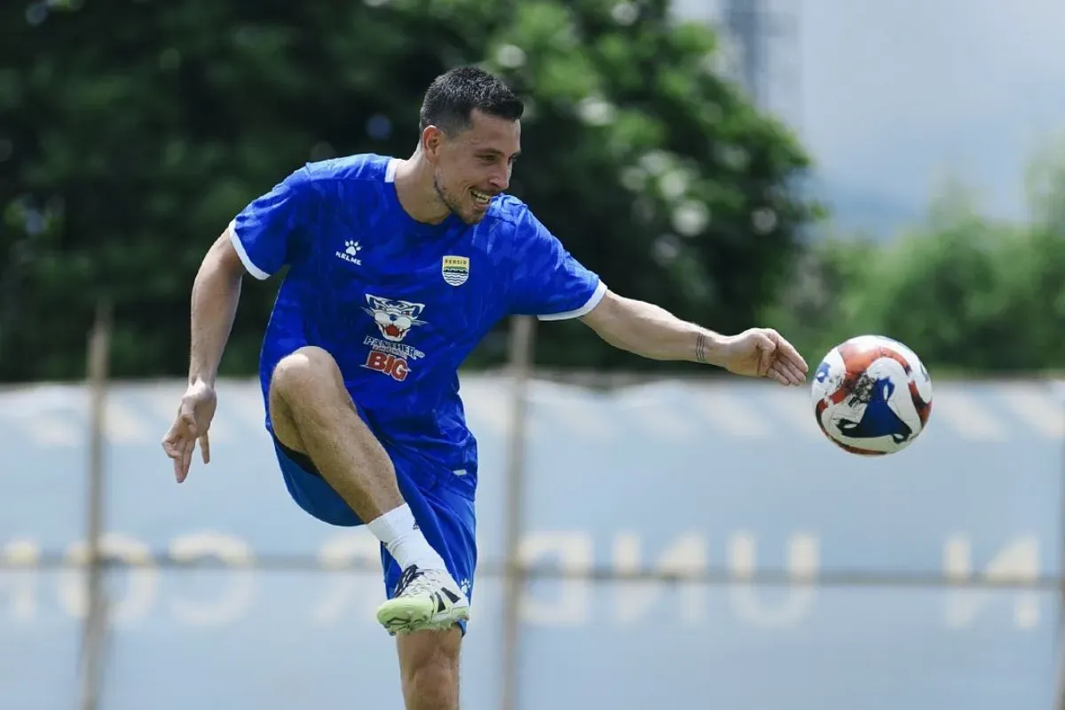 Thom Haye sudah mulai ikut berlatih bersama tim Persib Bandung, Rabu 10 September 2025. (Sumber: Instagram/@persib)