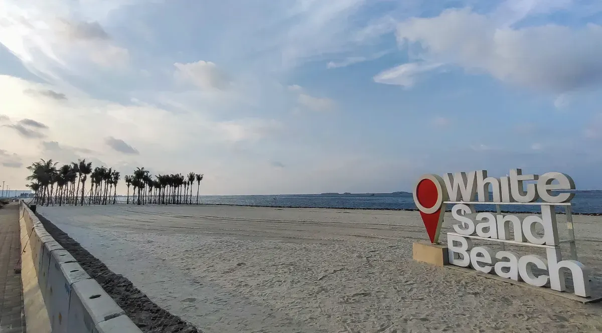 Suasana sore di Pantai Maju PIK (Sumber: Dok/ Kementrian Pariwisata)