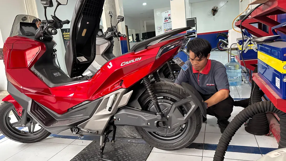 MAKA Motors menggandeng bengkel Motoriz untuk menyediakan servis gratis, klaim garansi, dan fasilitas charger untuk motor listrik MAKA Cavalry. (Sumber: MAKA Motors)