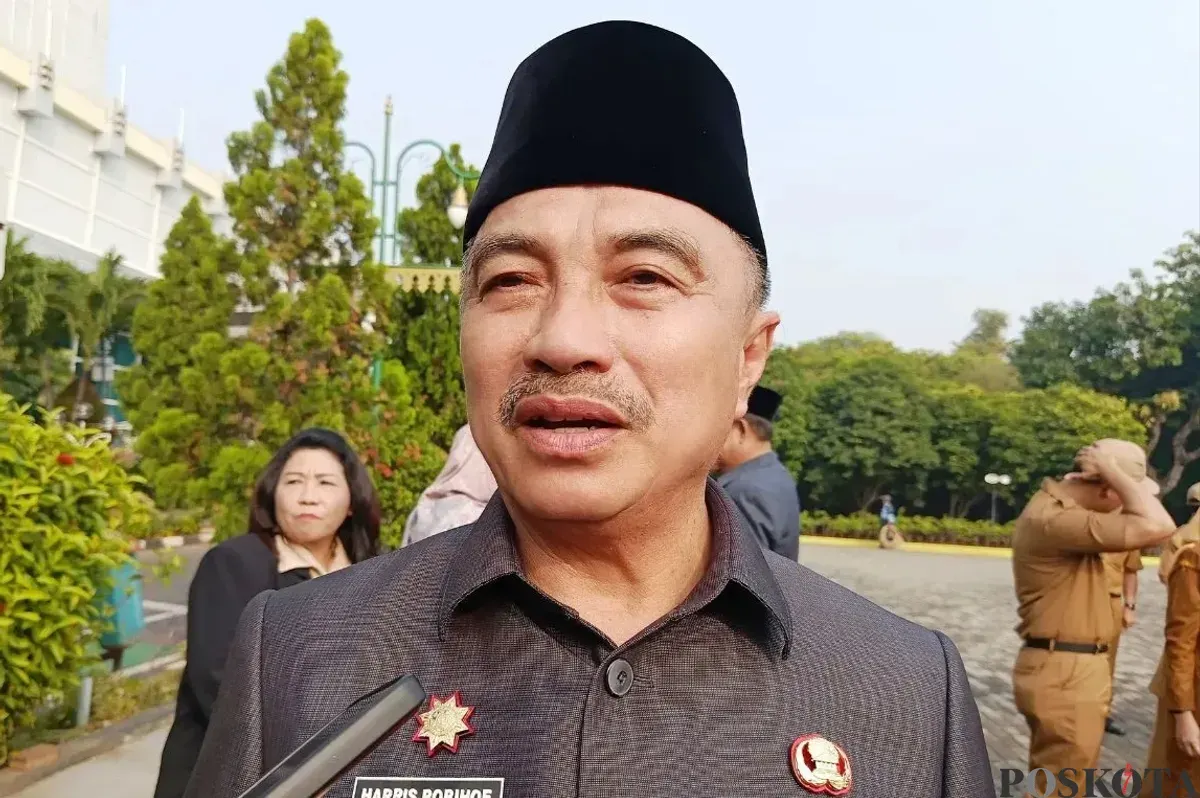 Wakil Wali Kota Bekasi, Abdul Harris Bobihoe berencana Pemkot Bekasi mengaktifkan kembali siskamling pascakerusuhan demi menjaga situasi tetap kondusif, Kamis, 11 September 2025. (Sumber: Poskota/Nurpini Aulia Rapika)