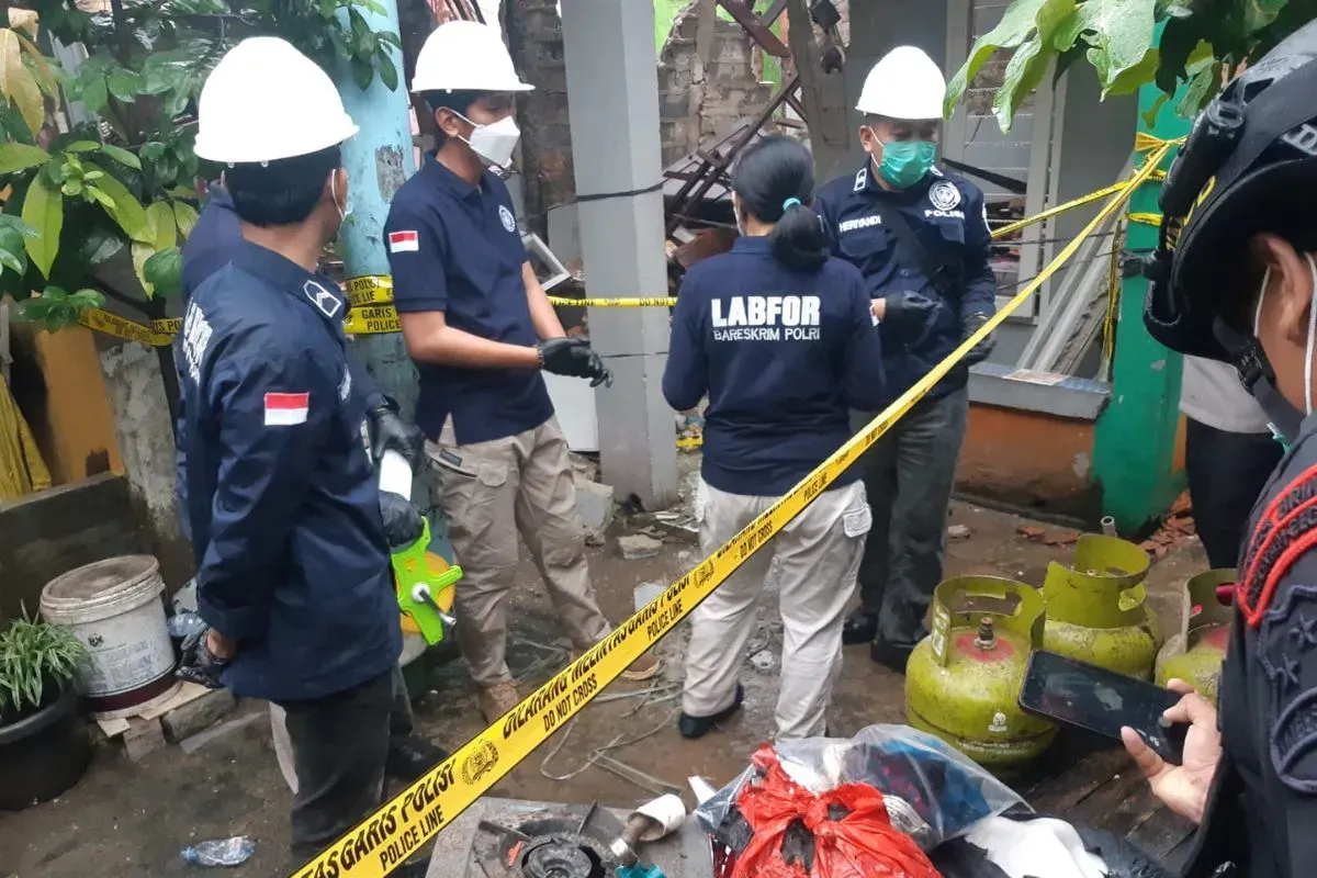 Ledakan hebat yang mengguncang permukiman di RT 03 RW 01, Kelurahan Pondok Cabe Ilir, Pamulang, Kota Tangerang Selatan, Jumat, 12 September 2025. (Sumber: Dok. Polda Metro Jaya)