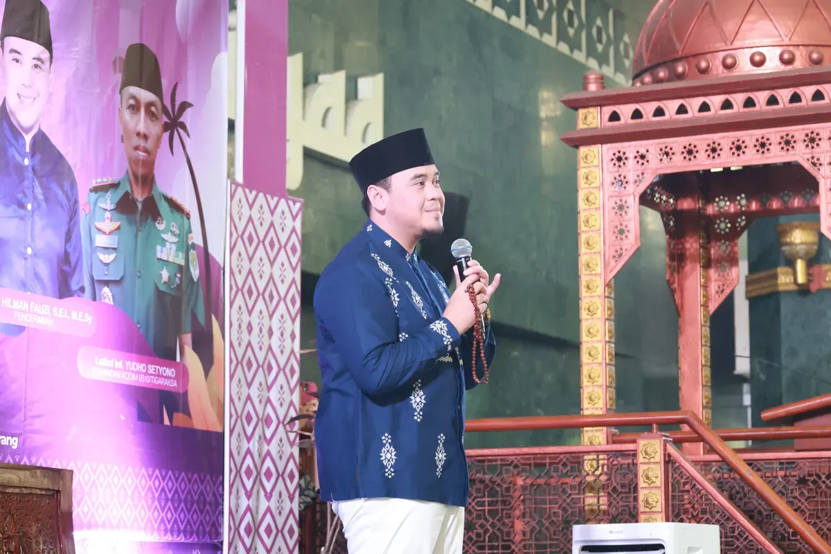 Bupati Tangerang, Moch. Maesyal Rasyid dalam peringatan Maulid Nabi di Masjid Agung Al Amjad, Sodong, Tigaraksa, Kabupaten Tangerang. (Sumber: Dok. Diskominfo Kabupaten Tangerang)