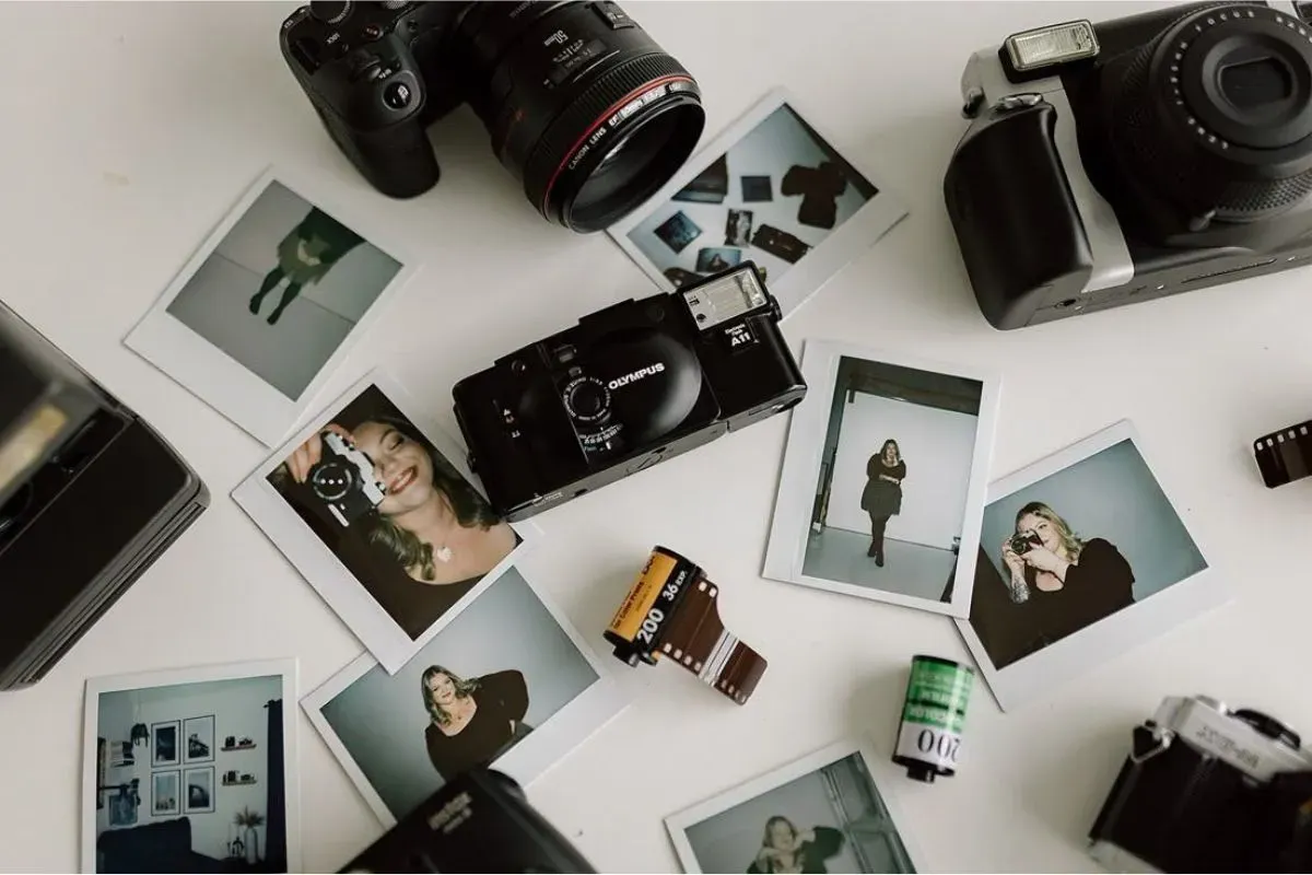 Tren foto polaroid Idol (Sumber: Pinterest/Darnisha Boone)