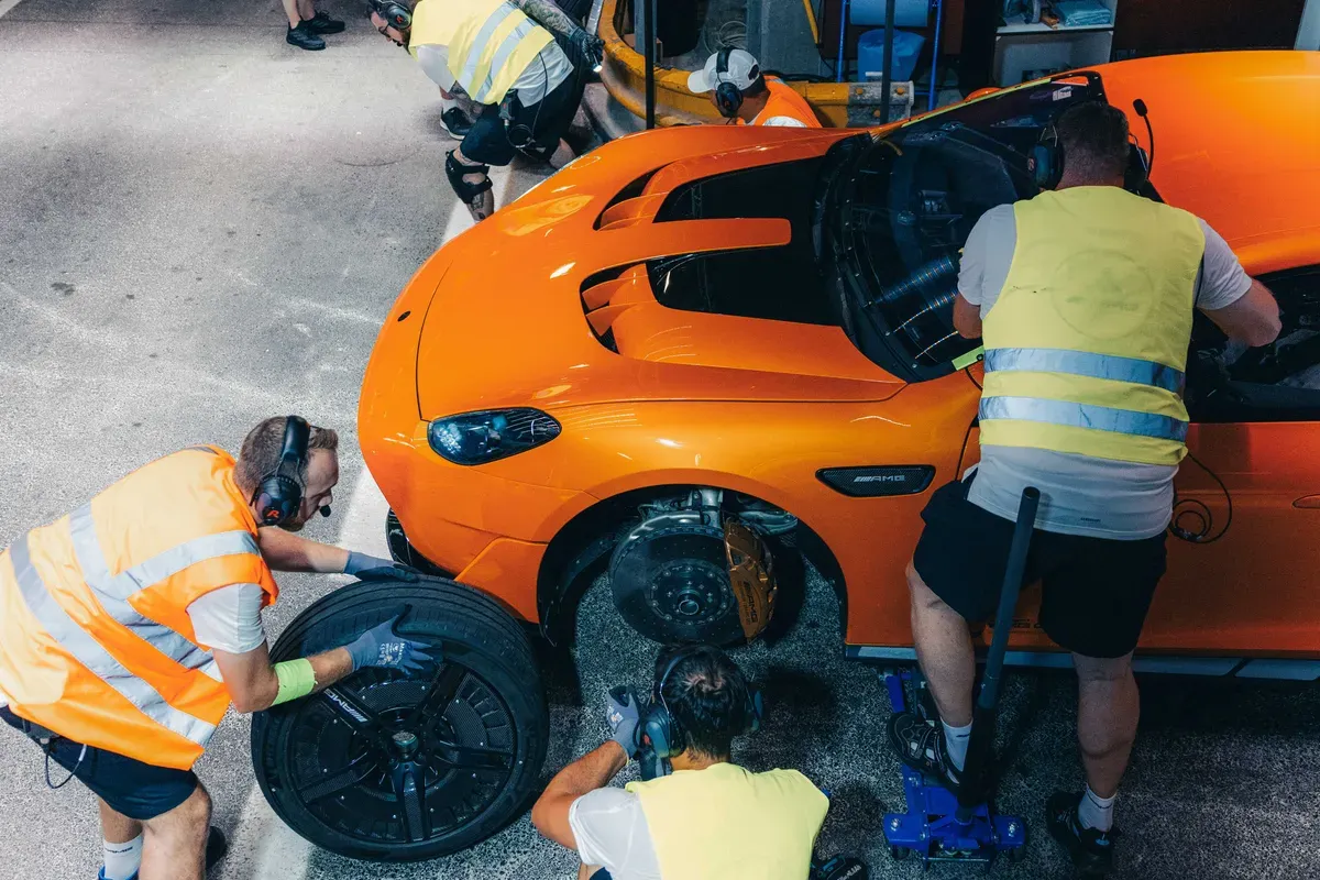 Mobil listrik konsep Mercedes-AMG GT XX bersama Michelin Pilot Sport 5 berhasil menempuh 40.075 km dalam waktu kurang dari 8 hari di Italia. (Sumber: Michelin)