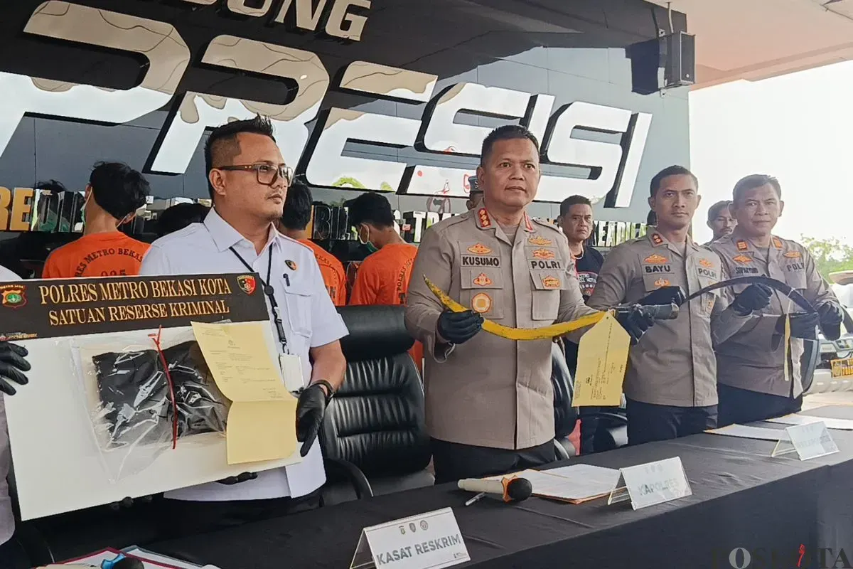 Polres Metro Bekasi Kota saat menggelar konferensi pers terkait kasus tawuran maut di Bekasi Timur, Jumat, 12 September 2025. (Sumber: Poskota/Nurpini Aulia Rapika)