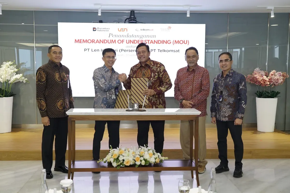 Penandatanganan Nota Kesepahaman (MoU) antara PT Telkom Satelit Indonesia (Telkomsat) dan PT Len Industri (Persero) di Jakarta, Selasa, 9 September 2025. (Sumber: Dok. Telkom Indonesia)