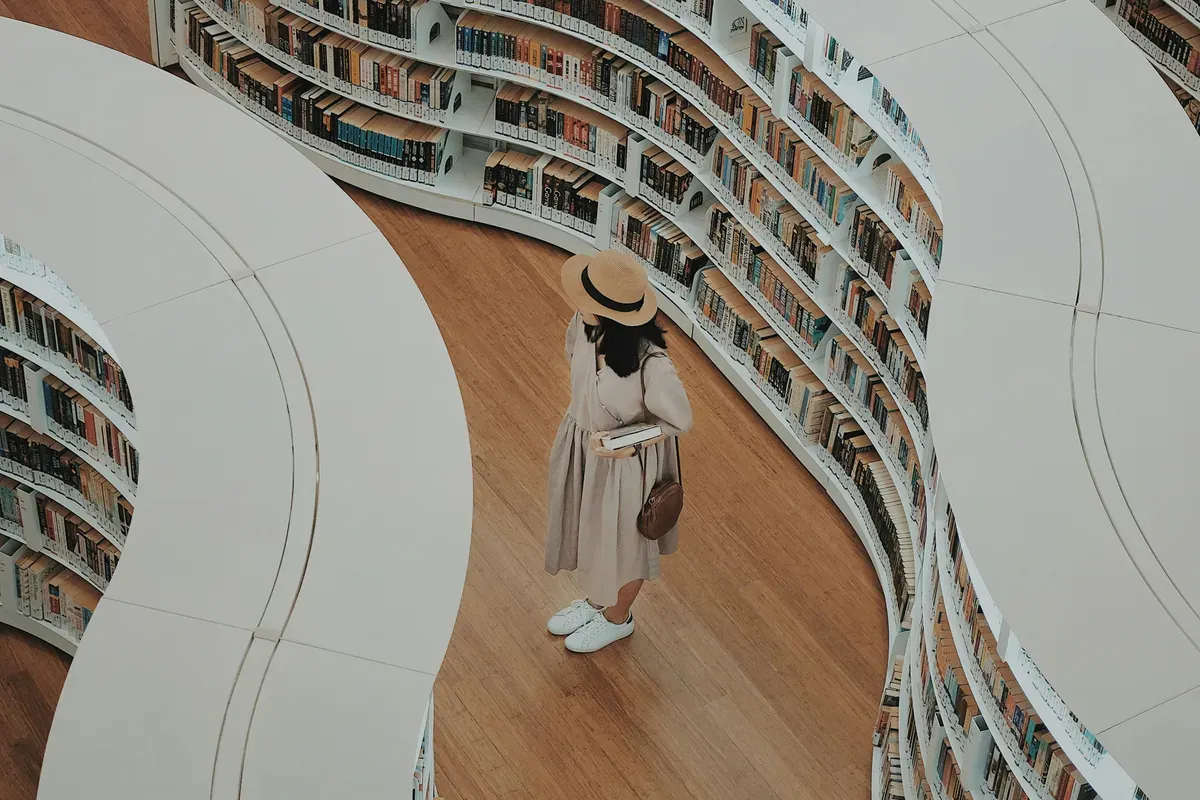 Hari Kunjungan Perpustakaan Diperingati Tiap 14 September, Berikut Sejarah dan Maknanya (Sumber: Unsplash/Arif Riyanto)