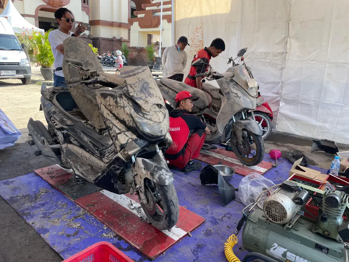 Yamaha Indonesia hadirkan 21 Posko Servis Gratis untuk motor warga Bali yang terdampak banjir. (Sumber: Yamaha)