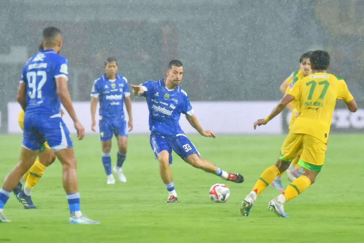 Potret Thom Haye yang melakoni debut di Super League bersama Persib Bandung. (Sumber: Persib)