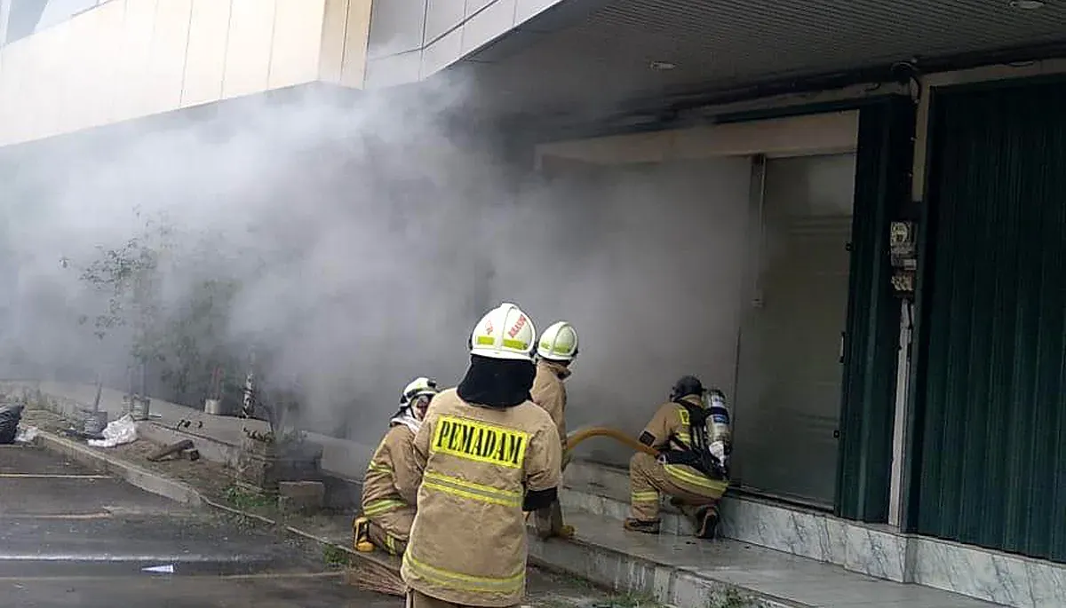 Kebakaran ruko bahan kimia di Gading Kirana, Kelapa Gading Utara, Kelapa Gading, Jakarta Barat, Minggu, 14 September 2025. (Sumber: Dok Damkar)