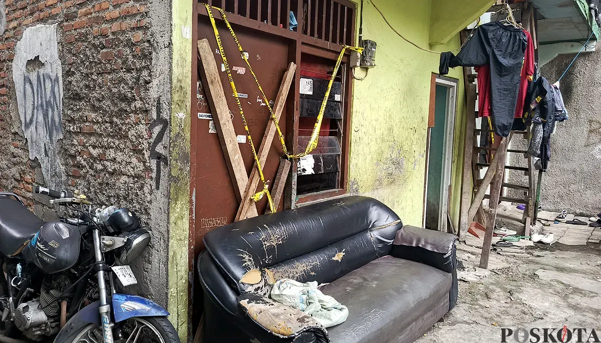 Kondisi rumah kontrakan yang dijadikan gudang motor hasil curian di Jalan Asem Gede, RT 3 RW 4, Kelurahan Utan Kayu Selatan, Kecamatan Matraman, Jakarta Timur. (Sumber: POSKOTA | Foto: Ali Mansur)