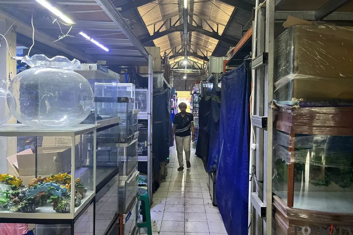 Kondisi Pasar Radio Dalam, Jalan Pasar Inpres, Gandaria Utara, Kebayoran Baru, Jakarta Selatan, terlihat sepi pengunjung, Minggu, 14 September 2025. (Sumber: Poskota/Pandi Ramedhan)