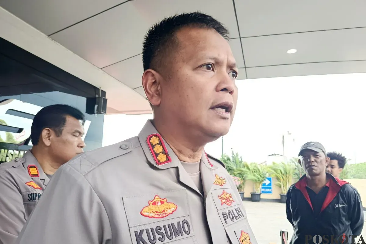 Kapolres Metro Bekasi Kota, Kombes Pol Kusumo Wahyu Bintoro menerima laporan dugaan penipuan yang menyeret seorang direktur BUMN berinisial NAS, Minggu, 14 September 2025. (Sumber: Poskota/Nurpini Aulia Rapika)