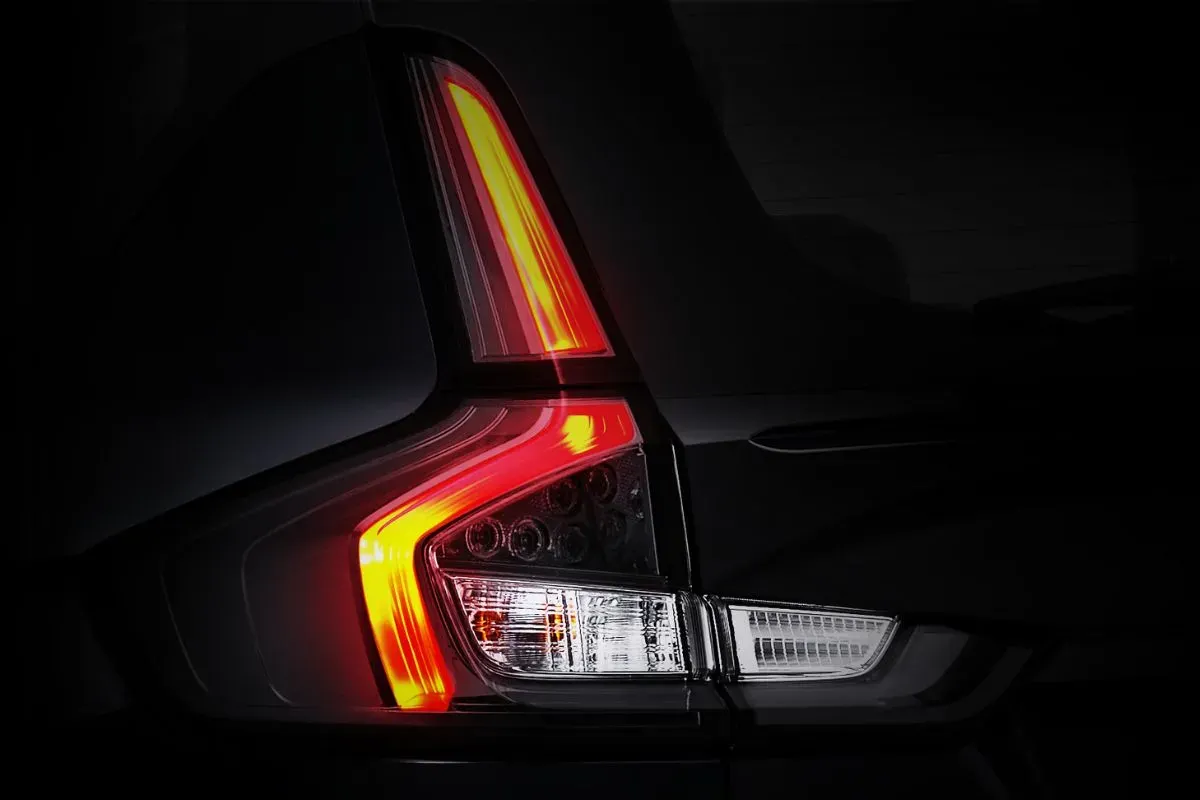 Varian tertinggi mobil Suzuki XL7 Hybrid Alpha Kuro dibanderol mulai Rp312 juta. (Sumber: Dok. Suzuki Indonesia)