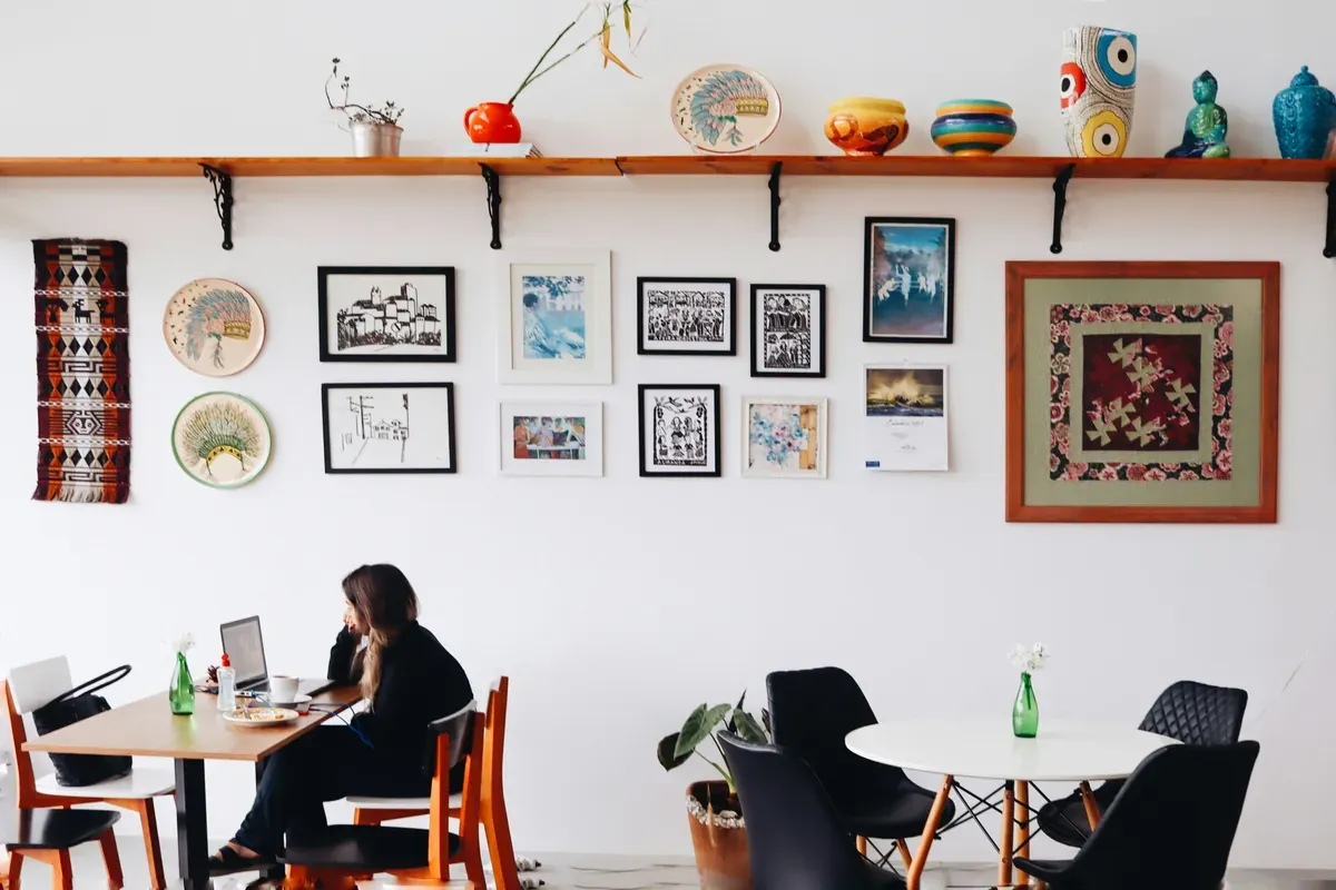 4 Tempat WFA Gratis di Jakarta Lengkap dengan Lokasinya (Sumber: Unsplash/Nathana Rebouças)