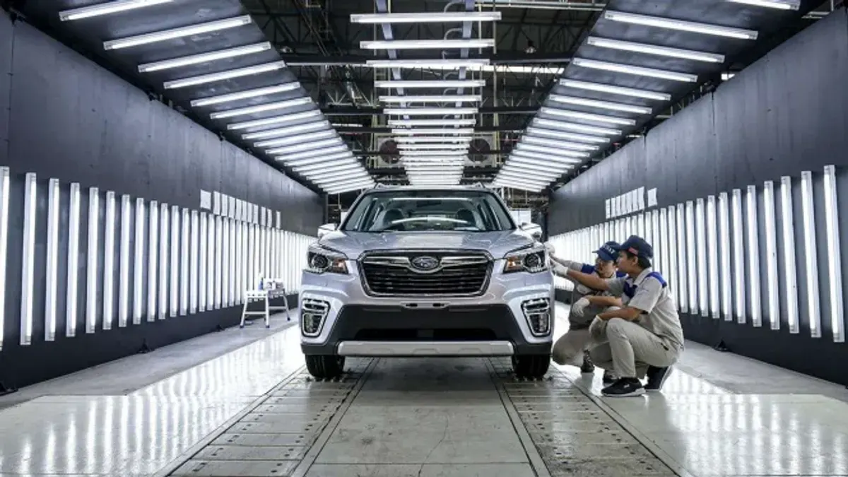 Industri komponen otomotif tertekan akibat serbuan mobil listrik impor. DPR desak pemerintah beri insentif agar PHK massal bisa dicegah. (Sumber: Subaru Auto)