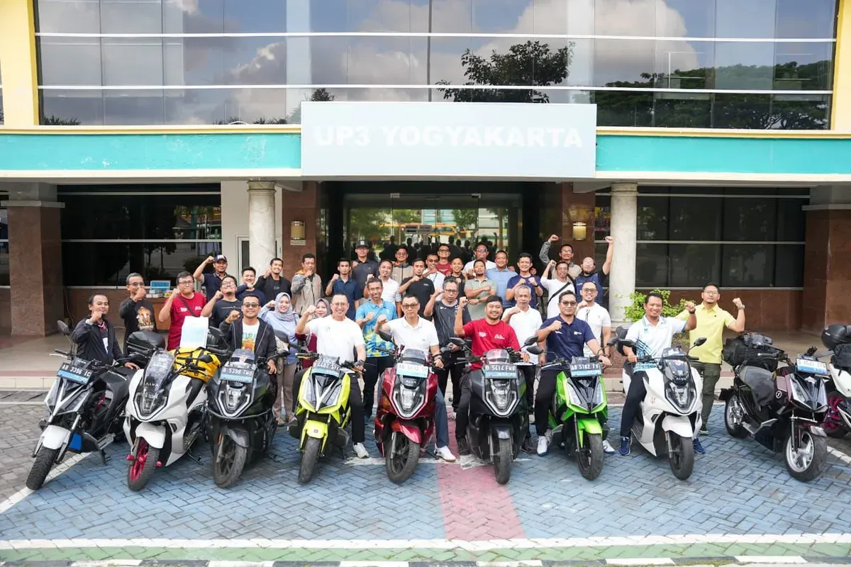 Pengendara motor listrik tergabung dalma Alva Owners Club touring Jakarta-Bali sekaligus kampanyekan gaya hidup ramah lingkungan. (Sumber: Dok. Alva)