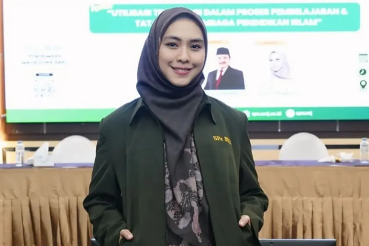 Oki Setiana Dewi menjadi dosen tetap di UMJ. (Sumber: Instagram/@okisetianadewi)