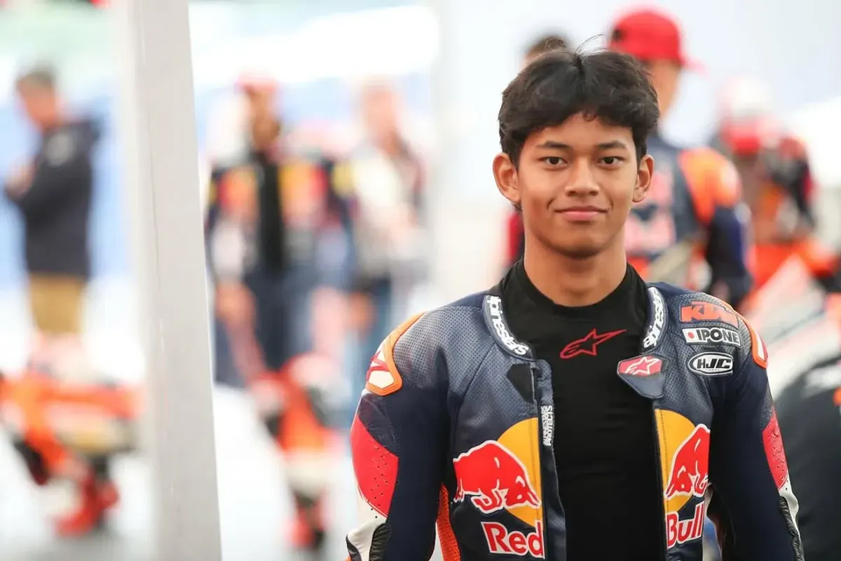 Pebalap Indonesia, Veda Ega Pratama raih runner-up Red Bull Rookies Cup 2025 dan resmi promosi ke Moto3 musim 2026. (Sumber: Instagram/@veda_54)