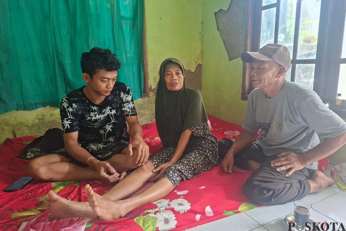 Korban begal di Gang Makam, Pengasinan, Kecamatan Sawangan Kota Depok, Selasa, 16 September 2025. (Sumber: Poskota/Angga Pahlevi)