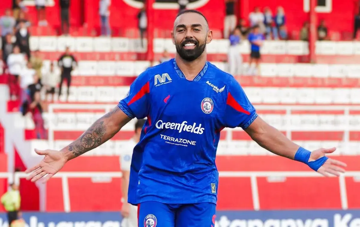 Striker Arema FC, Dalberto tak tergoyahkan di puncak daftar klasemen sementara top skor BRI Super League 2025/2026 jelang pekan keenam. (Sumber: Instagram/@dalberto94)