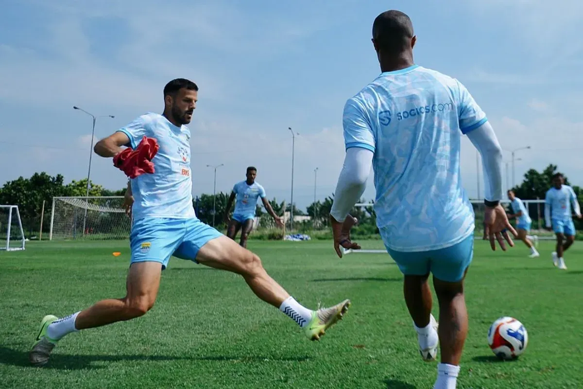 Latihan tim Persib Bandung, Selasa 16 September 2025. (Sumber: Instagram/@persib)