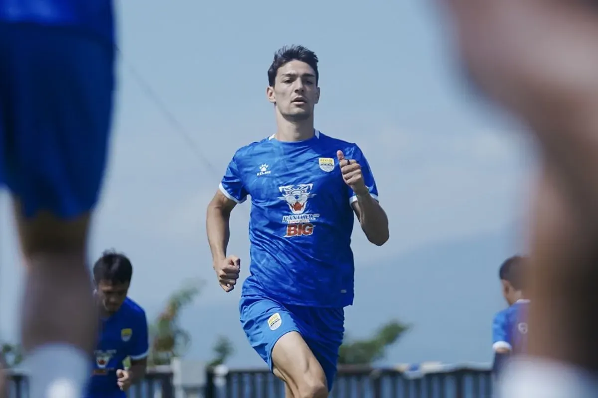 Federico Barba dalam sesi latihan Persib Bandung. (Sumber: Instagram/@persib)
