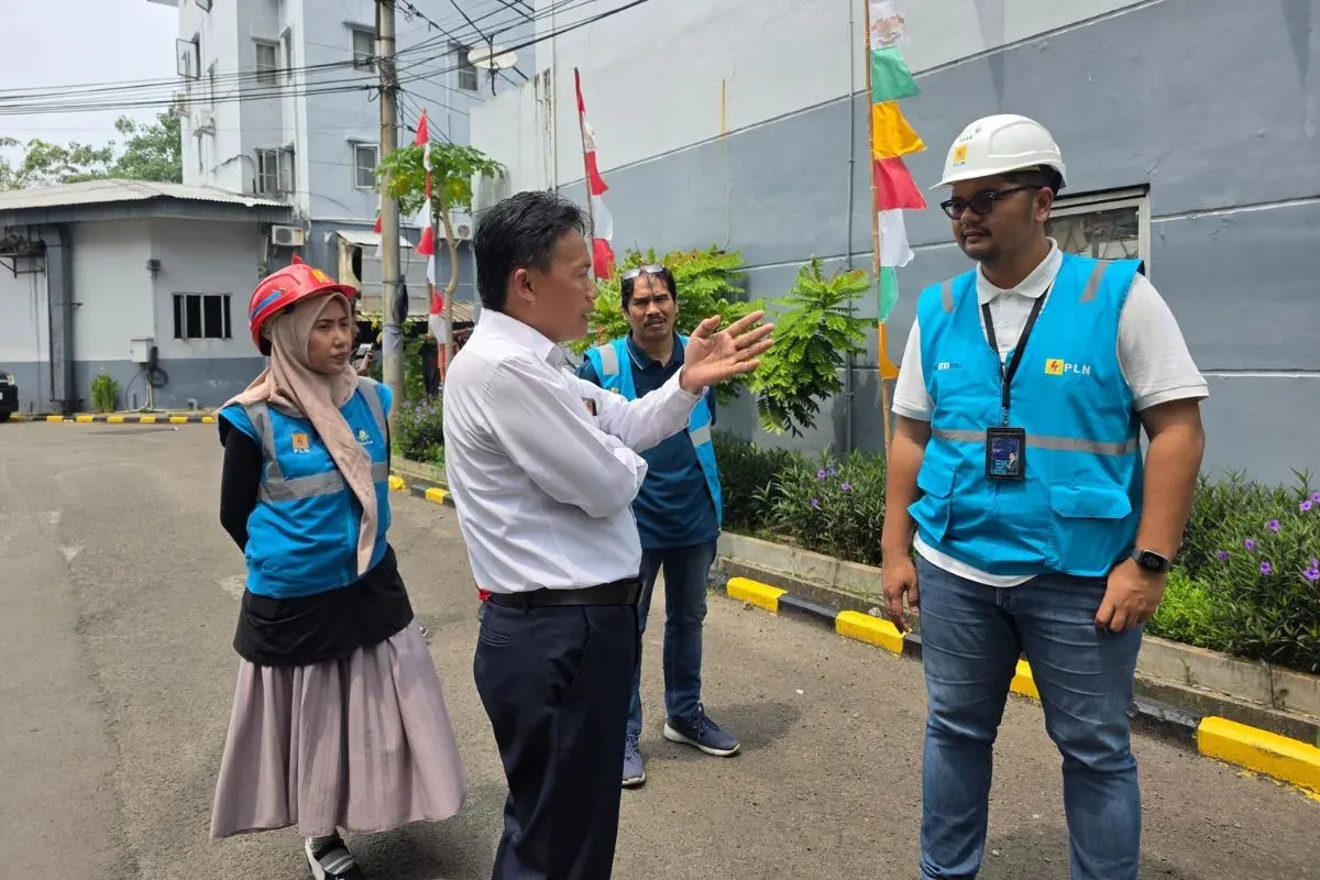 Jajaran Manajemen PLN UP3 Cengkareng mendengarkan aspirasi warga rusun yang diwakili oleh Kepala Pengelola Rusun Cinta Kasih Tzu Chi, Hartono. (Sumber: Dok. PLN UID Jakarta Raya)