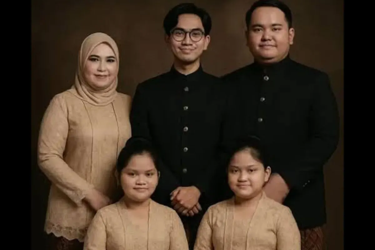 Cara edit foto pakai prompt AI foto keluarga di studio. (Sumber: TikTok)