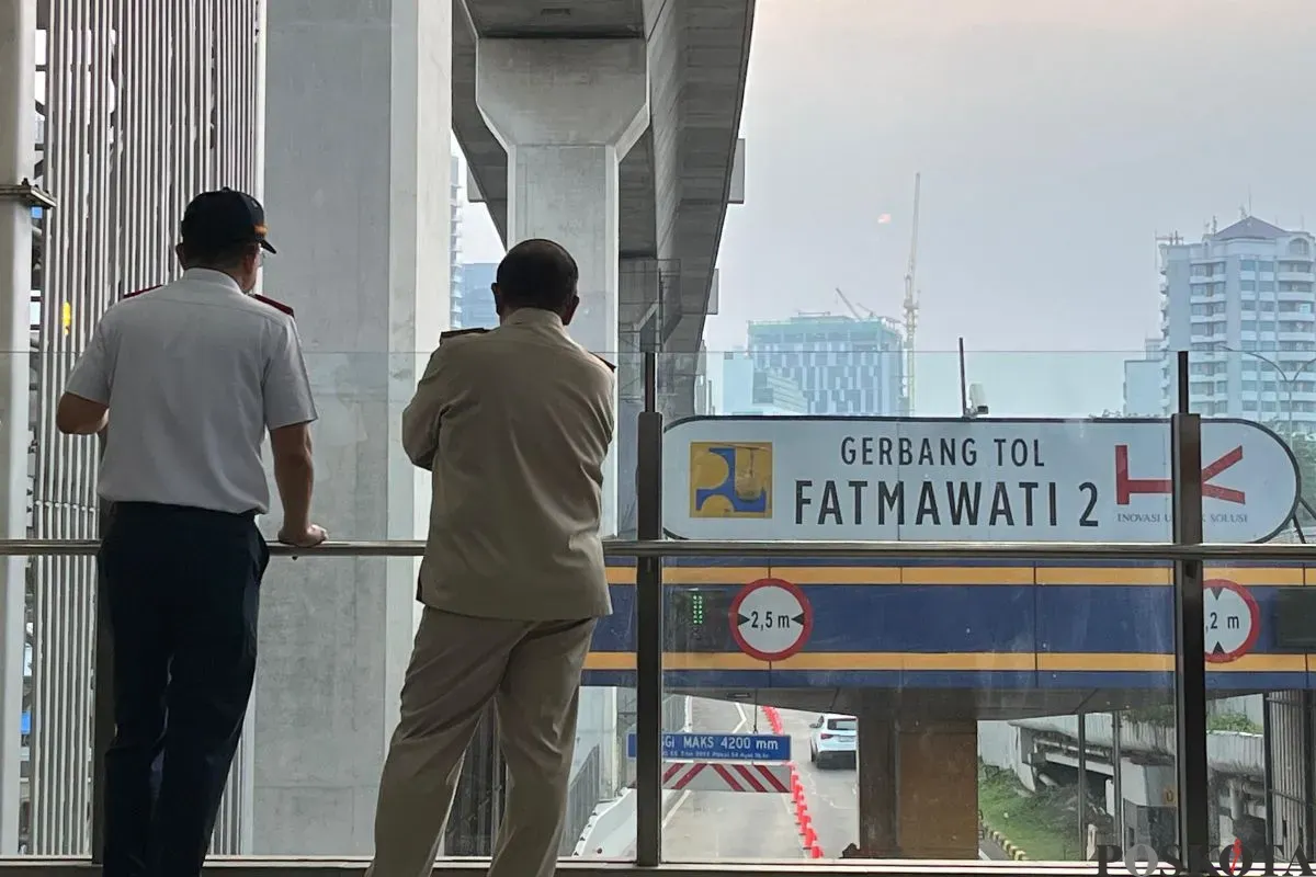 Gubernur Jakarta, Pramono Anung meninjau simulasi uji coba satu jalur Tol Fatmawati 2, Jakarta Selatan, Selasa 16 September 2025. (Sumber: Poskota/Muhammad Tegar Jihad)
