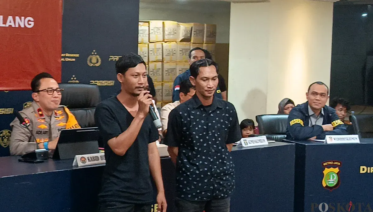 Bima Permana Putra (kiri) dan kakaknya, Dian (kanan), saat dihadirkan di hadapan awak media di Polda Metro Jaya, Jakarta Selatan, Kamis, 18 September 2025. (Sumber: POSKOTA | Foto: Ali Mansur)