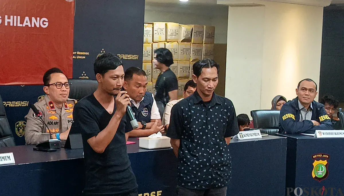 Bima Permana Putra dan kakaknya, Dian, saat dihadirkan di hadapan awak media di Polda Metro Jaya, Jakarta Selatan, Kamis, 18 September 2025. (Sumber: POSKOTA | Foto: Ali Mansur)