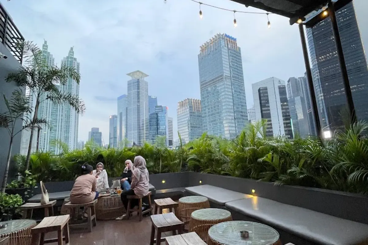 Ilustrasi cafe rooftop di Jakarta Selatan. (Sumber: Google Review)