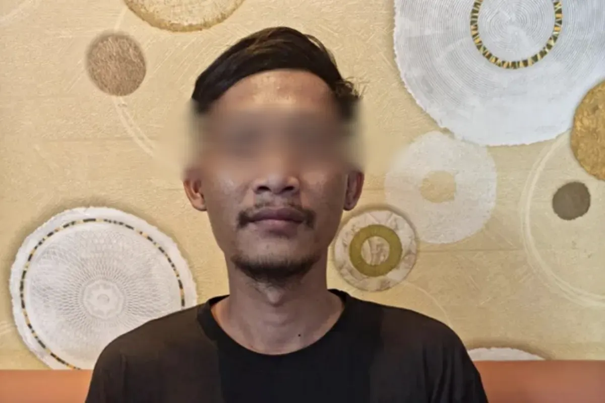 Bima Permana Putra ditemukan berjualan barongsai mini di depan Kelenteng Eng An Kiong, Malang, setelah sebelumnya dilaporkan hilang usai demo Agustus 2025. (Sumber: Dok/Polda Metro Jaya)