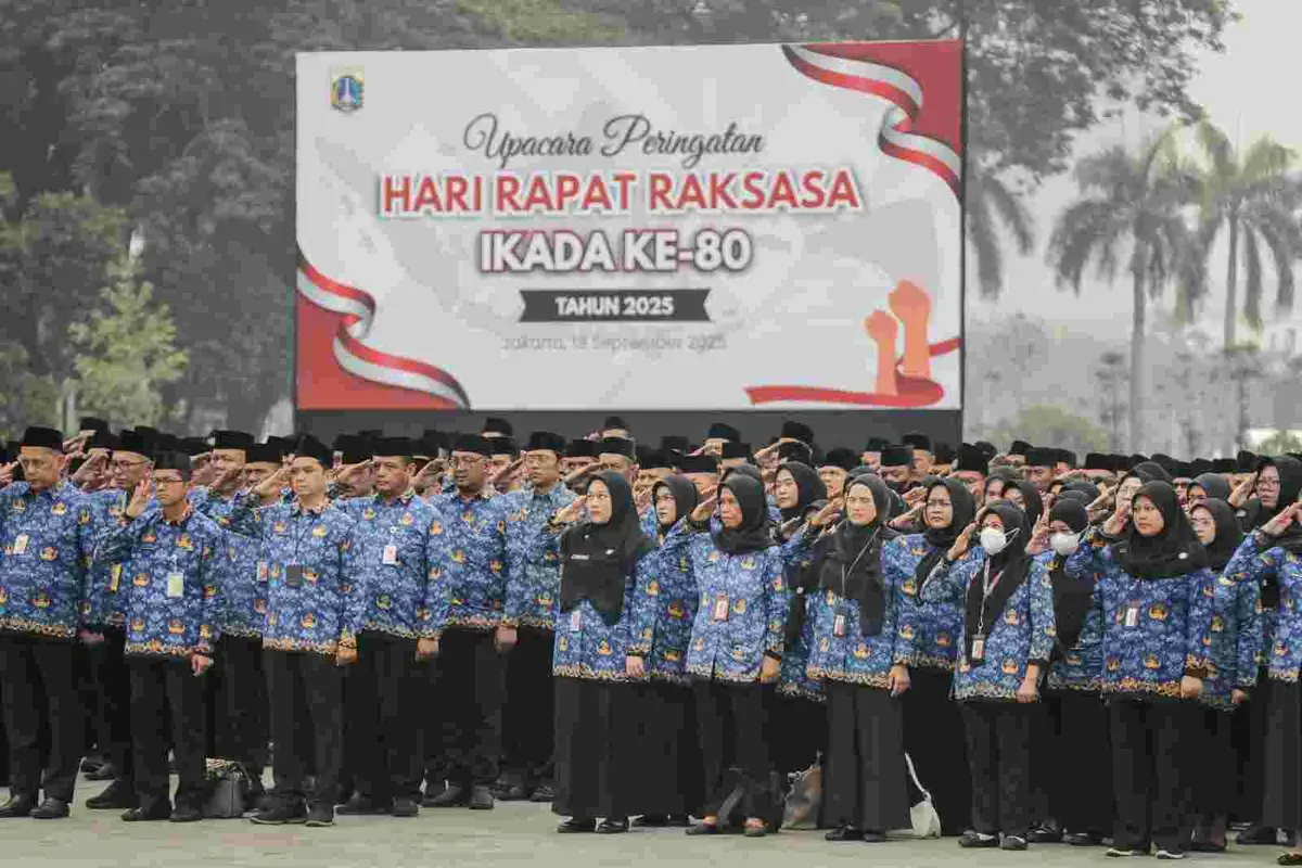 ASN saat mengikuti upacara Peringatan Rapat Raksasa IKADA ke-80 di Monumen Nasional (Monas), Jakarta Pusat, Jumat, 19 September 2025. (Sumber: Kominfotik Pemprov DKI Jakarta)
