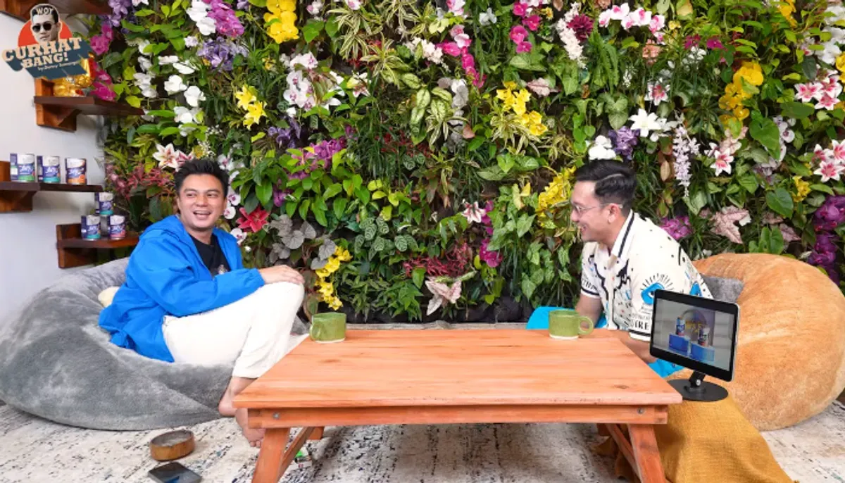 Baim Wong tegas membantah kabar bangkrut yang beredar. Dalam podcast Denny Sumargo, ia mengungkapkan kini fokus sebagai produser film dan punya perencanaan finansial hingga tahun 2028. (Sumber: YouTube/@CURHAT BANG Denny Sumargo)