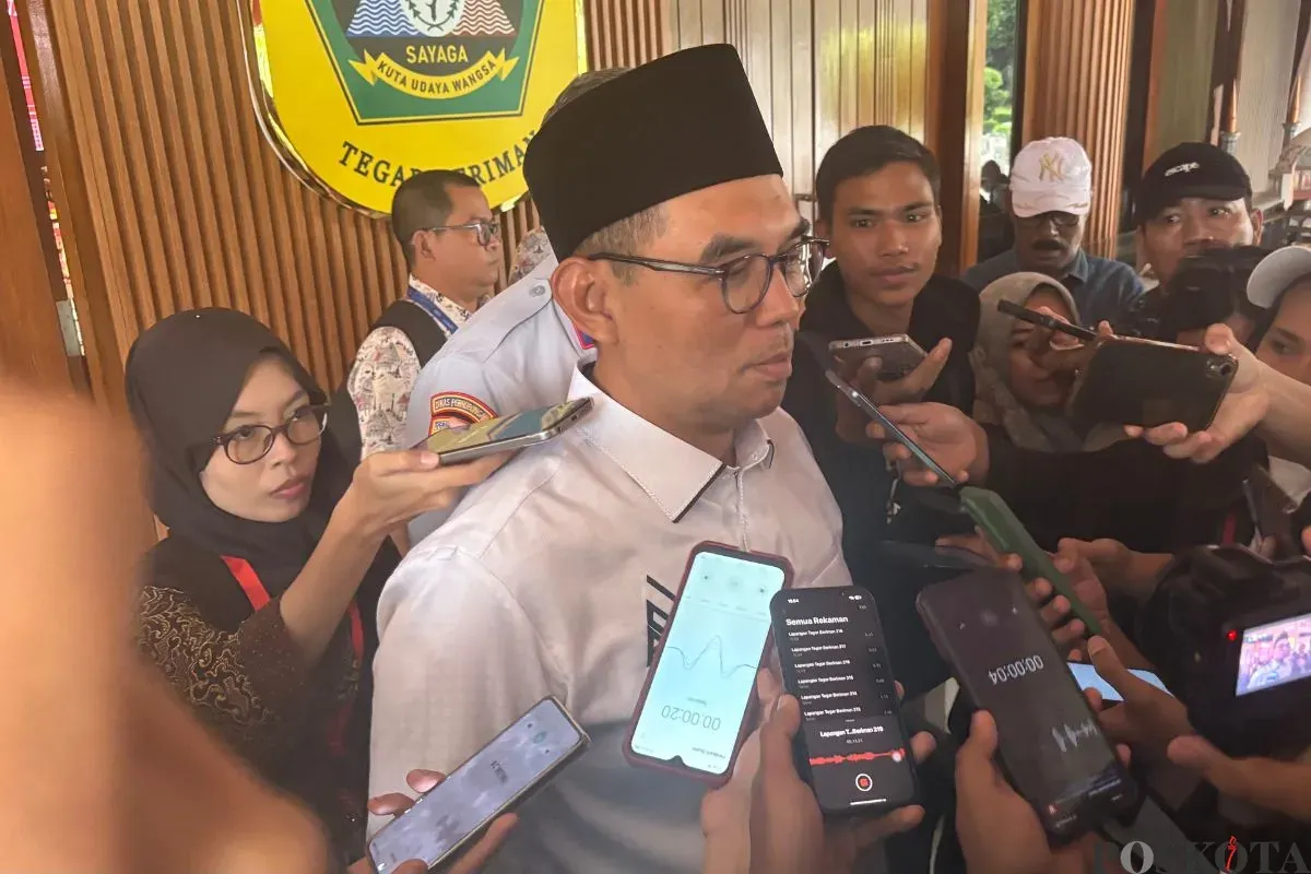 Sekda Kabupaten Bogor, Ajat Rochmat Jatnika mengatakan, jalan tambang sejauh 13 km akan dibangun, Jumat, 19 September 2025. (Sumber: Poskota/Giffar Rivana)