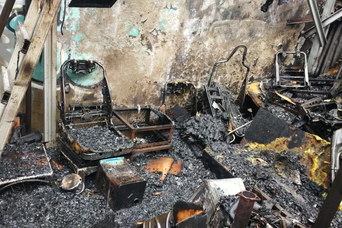 Kebakaran bengkel aksesori jok mobil di kawasan Kelurahan Kelapa Gading Timur, Kelapa Gading, Jakarta Utara, Jumat, 19 September 2025. (Sumber: Dok. Damkar Jakut)