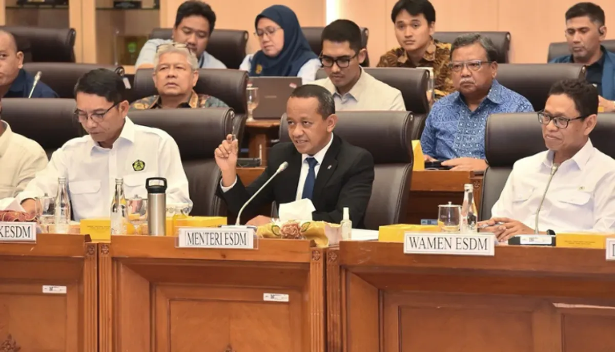 Kementerian ESDM resmi tak tambah kuota impor BBM untuk SPBU swasta. Menteri Bahlil sarankan beli base fuel ke Pertamina. Shell dan BP setuju dengan skema kolaborasi ini. (Sumber: Instagram/@bahlillahadalia)